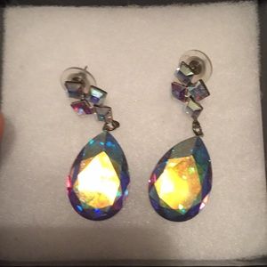 Wore once for prom very nice earrings